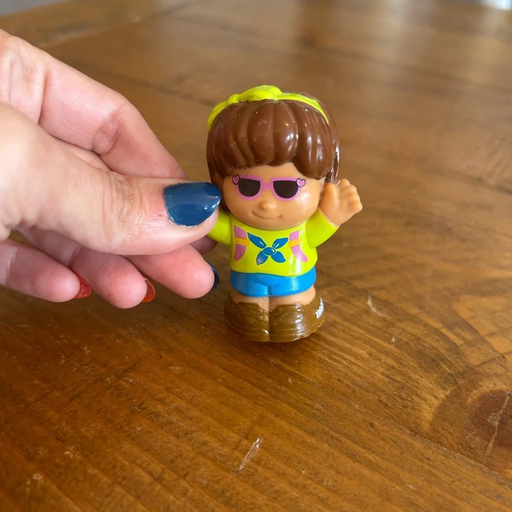 Fisher Price Little People girl with sunglasses  as is